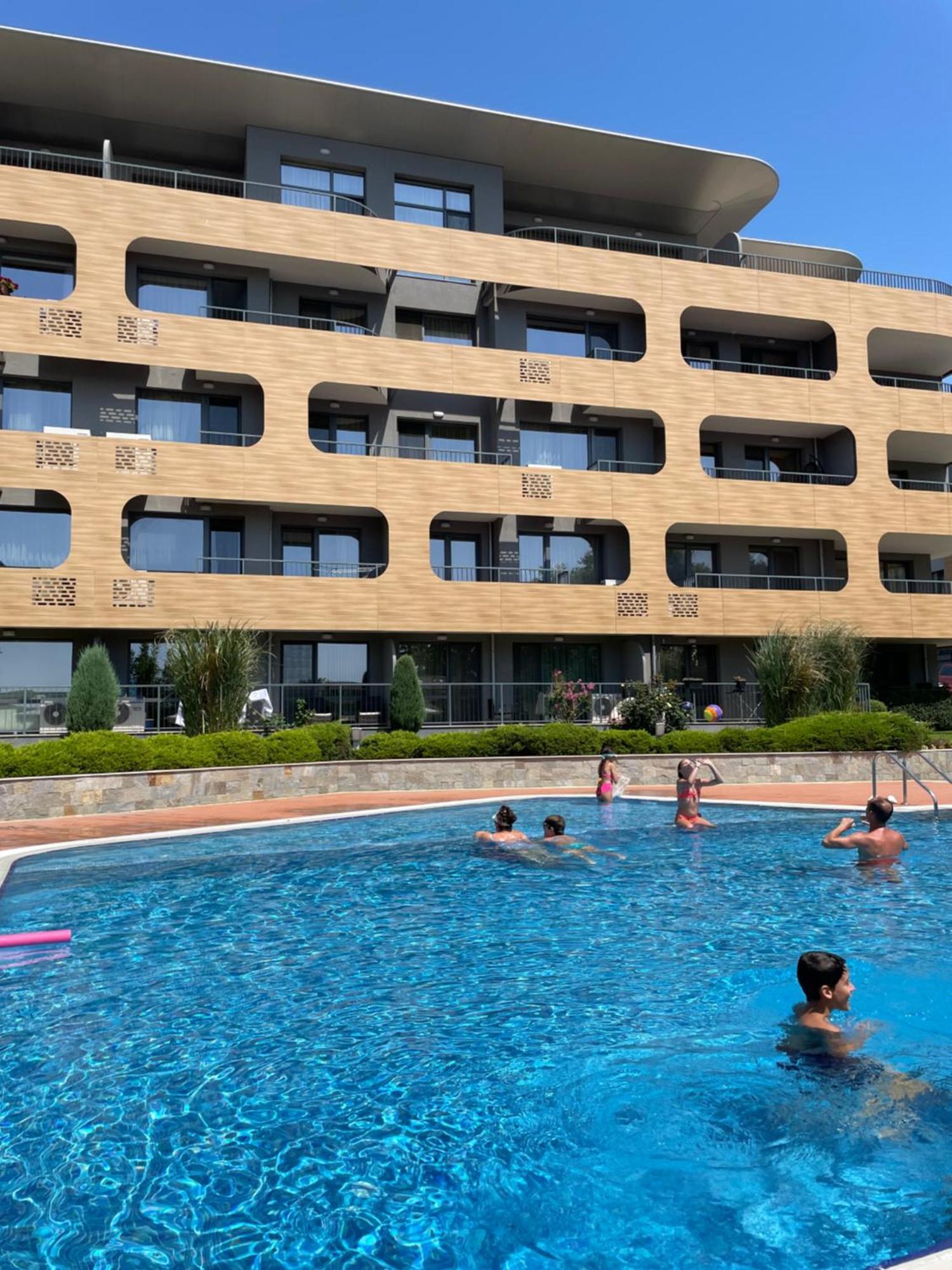Nobile - Coral Complex With Parking & Pool *
