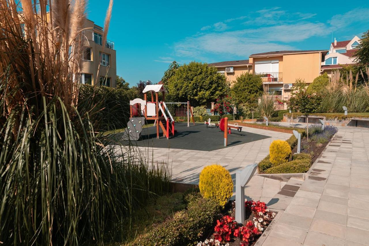Nobile - Coral Complex With Parking & Pool Varna